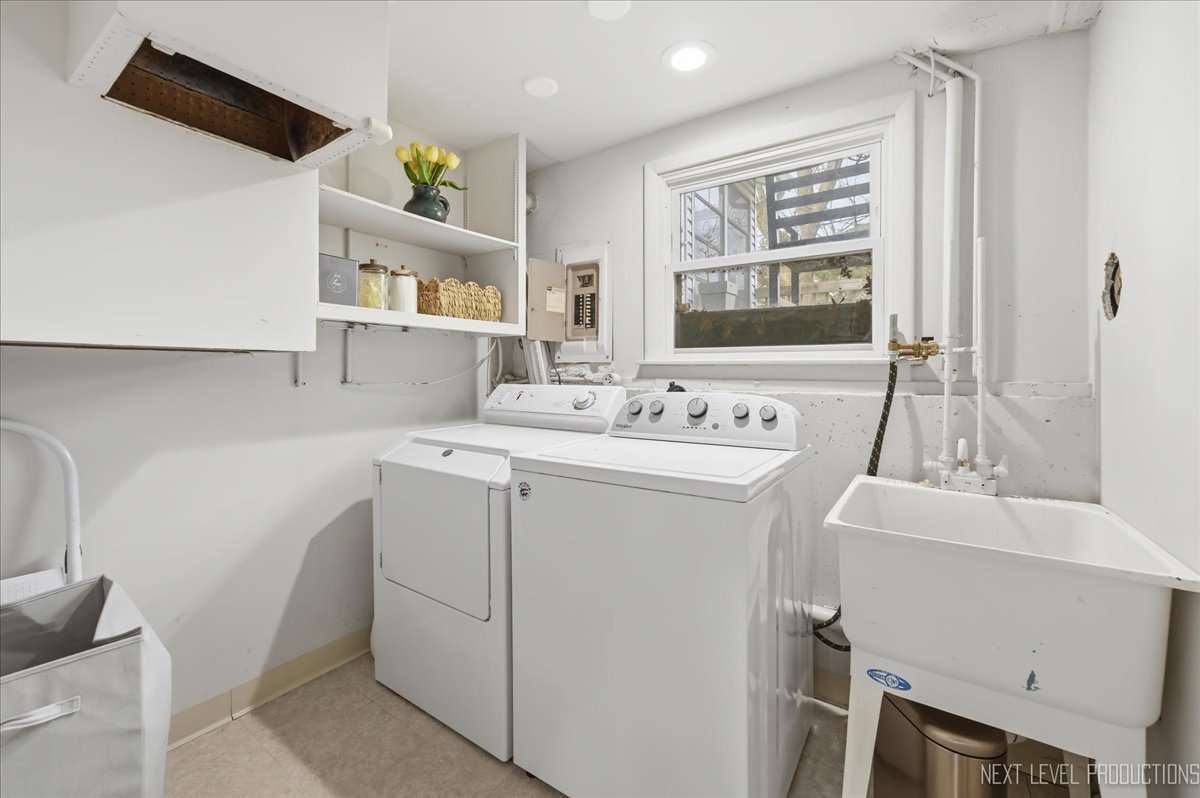 1209 Laurel Lane, Naperville, IL 60540