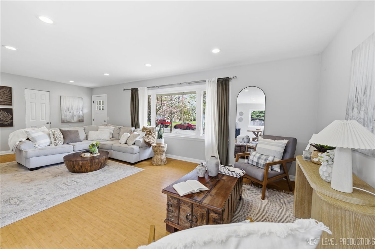 1209 Laurel Lane, Naperville, IL 60540