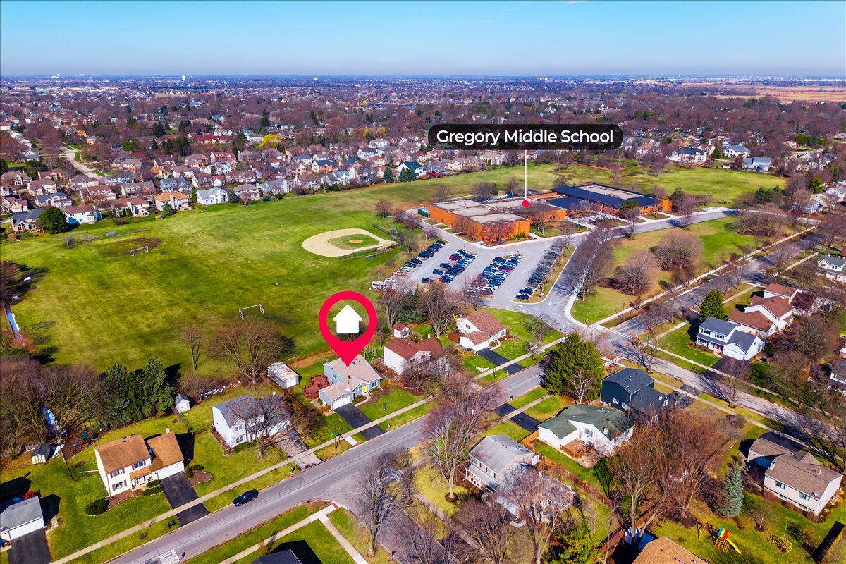 2725 Springdale Circle, Naperville, IL 60564