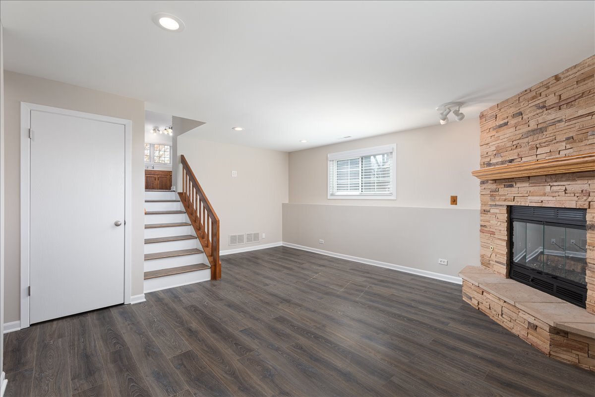 2725 Springdale Circle, Naperville, IL 60564