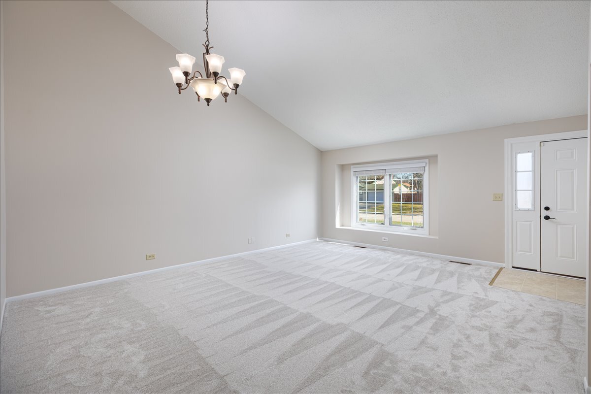 2725 Springdale Circle, Naperville, IL 60564