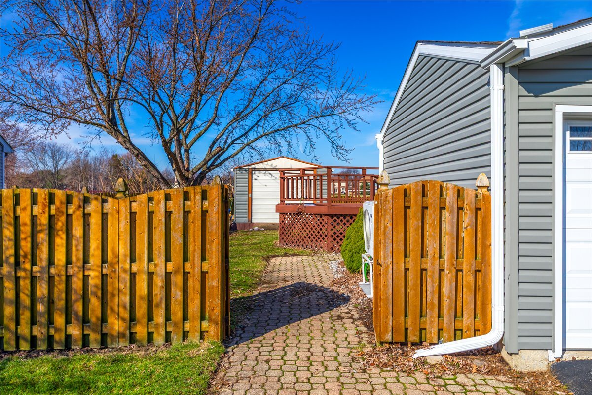 2725 Springdale Circle, Naperville, IL 60564