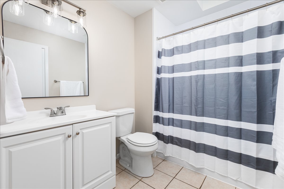 2725 Springdale Circle, Naperville, IL 60564