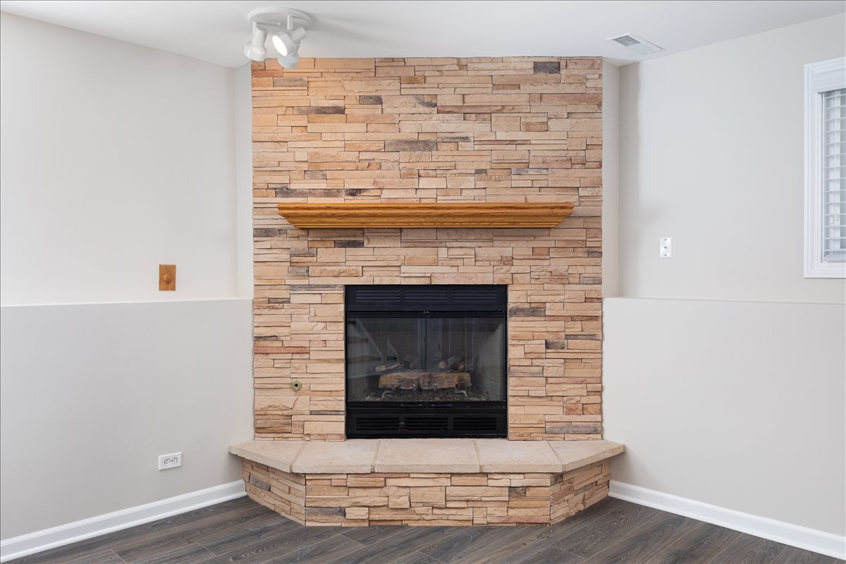 2725 Springdale Circle, Naperville, IL 60564