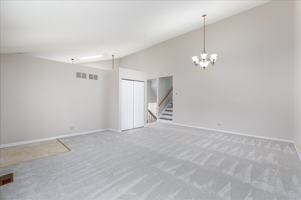 2725 Springdale Circle, Naperville, IL 60564