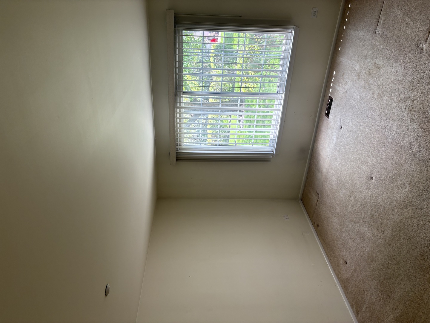 1602 Columbia Circle #4, Bartlett, IL 60103