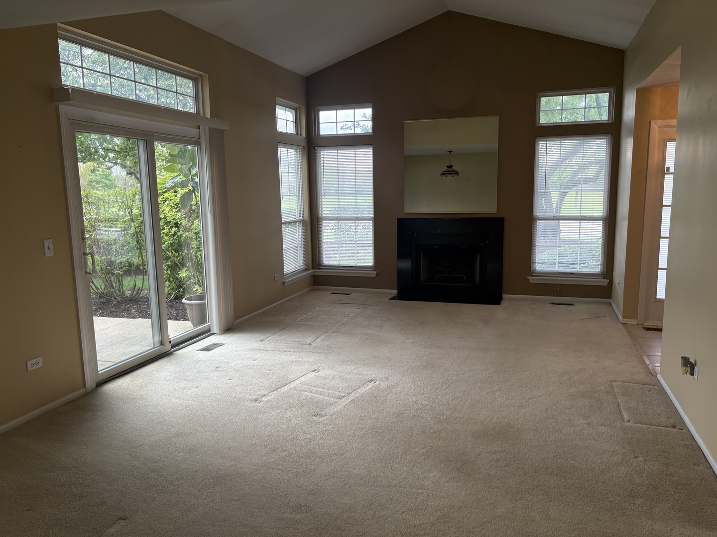 1602 Columbia Circle #4, Bartlett, IL 60103