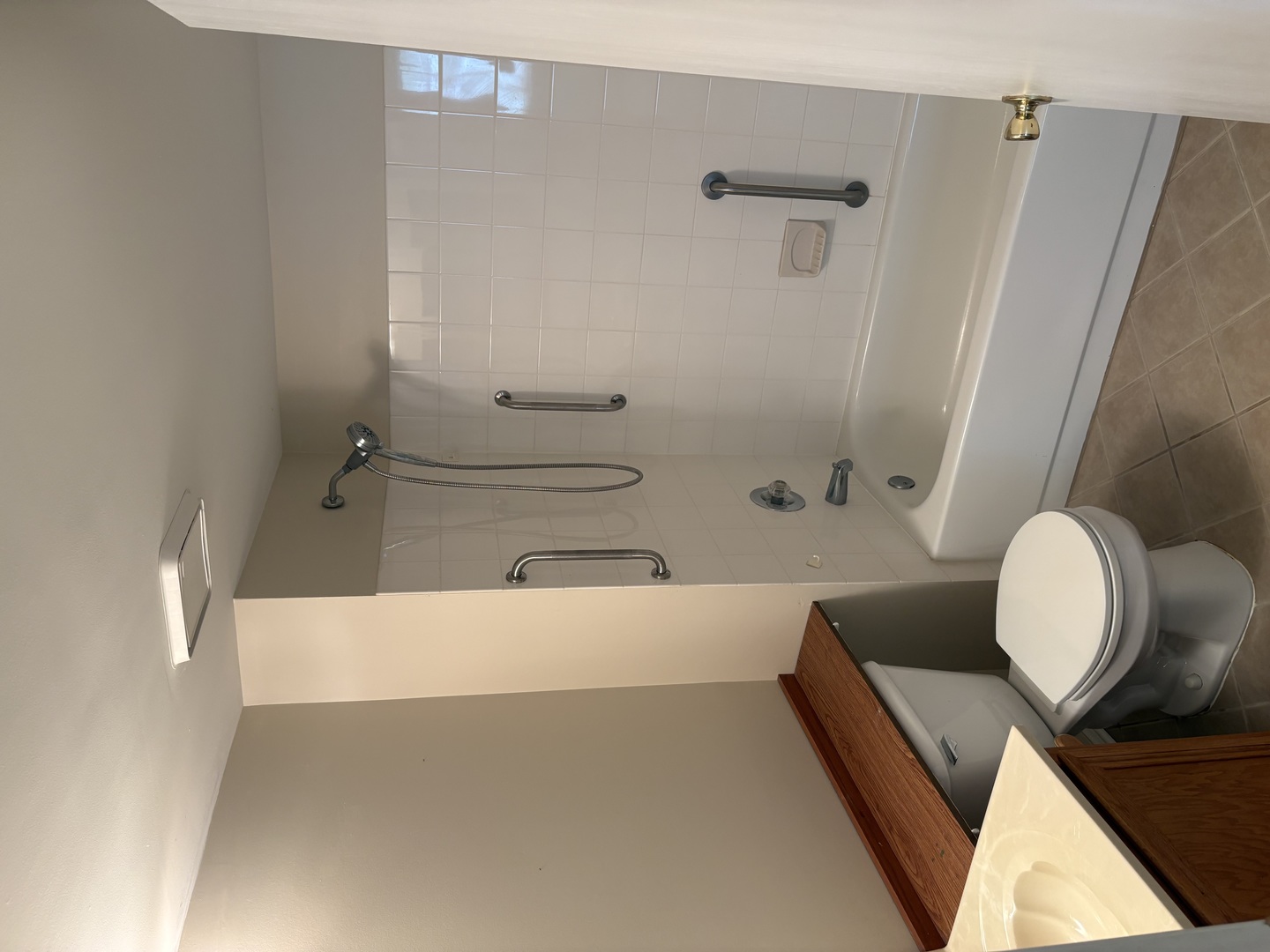 1602 Columbia Circle #4, Bartlett, IL 60103