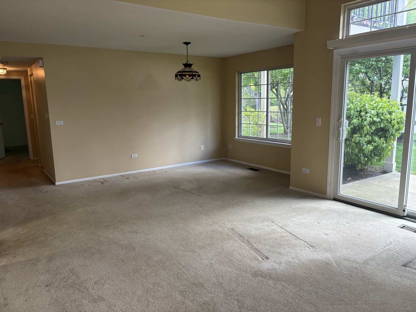 1602 Columbia Circle #4, Bartlett, IL 60103