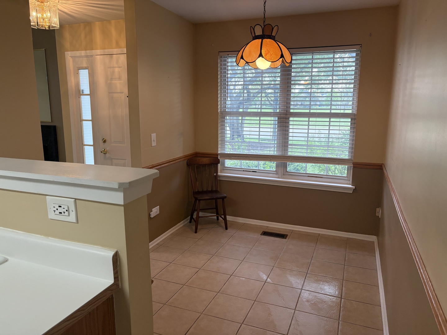 1602 Columbia Circle #4, Bartlett, IL 60103