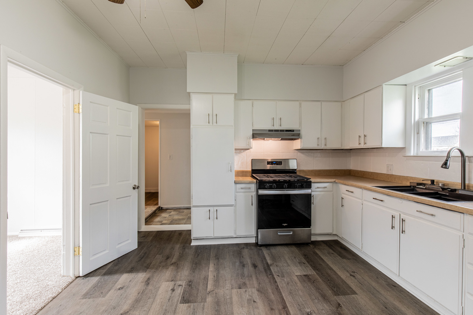 512 W Chestnut Street, Dalzell, IL 61320