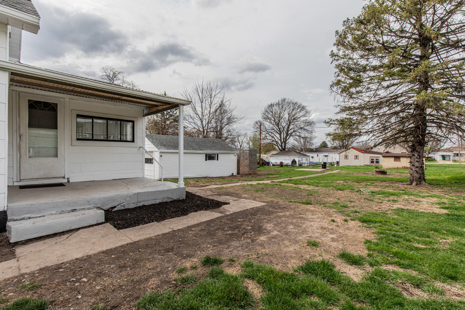 512 W Chestnut Street, Dalzell, IL 61320