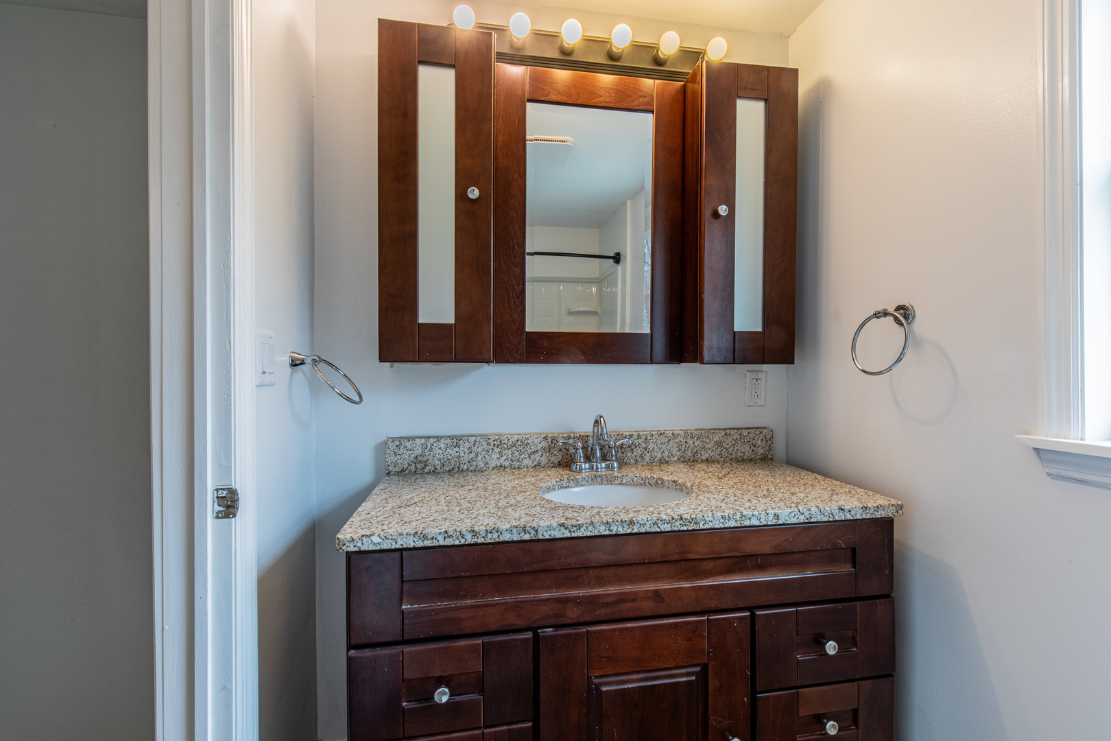 512 W Chestnut Street, Dalzell, IL 61320