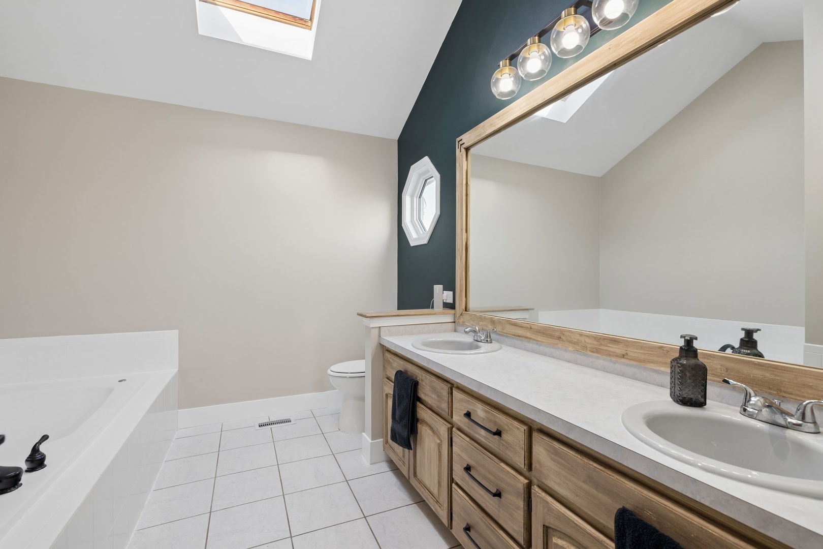 19443 Edgebrook Lane, Tinley Park, IL 60487