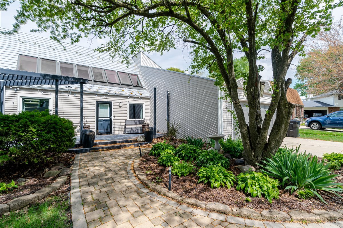 6 Kenfield Circle, Bloomington, IL 61704