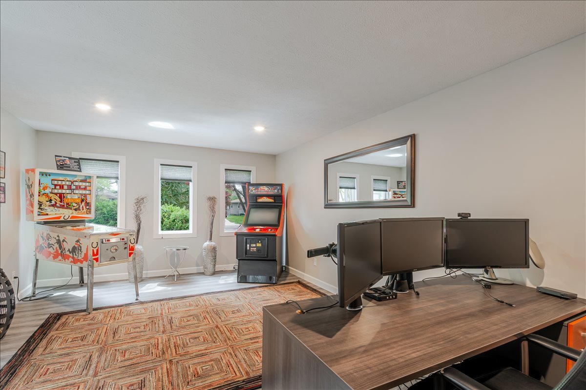 6 Kenfield Circle, Bloomington, IL 61704