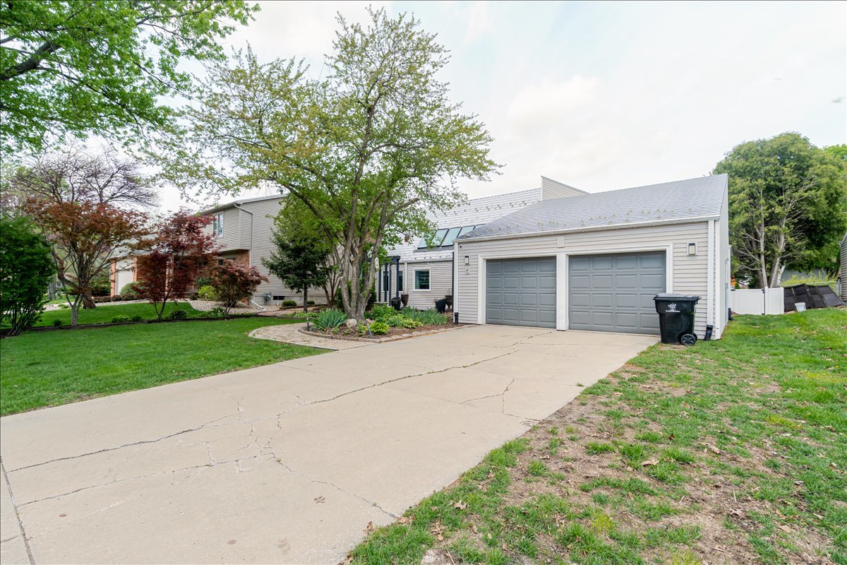 6 Kenfield Circle, Bloomington, IL 61704