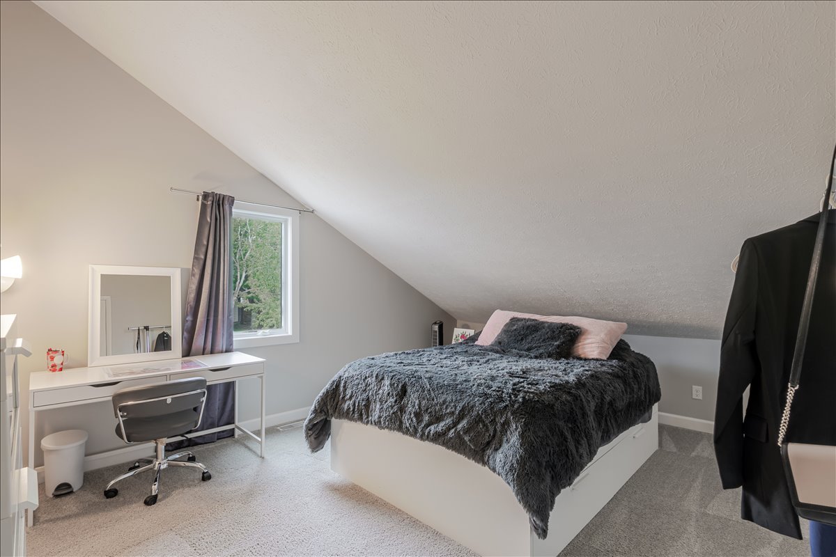 6 Kenfield Circle, Bloomington, IL 61704