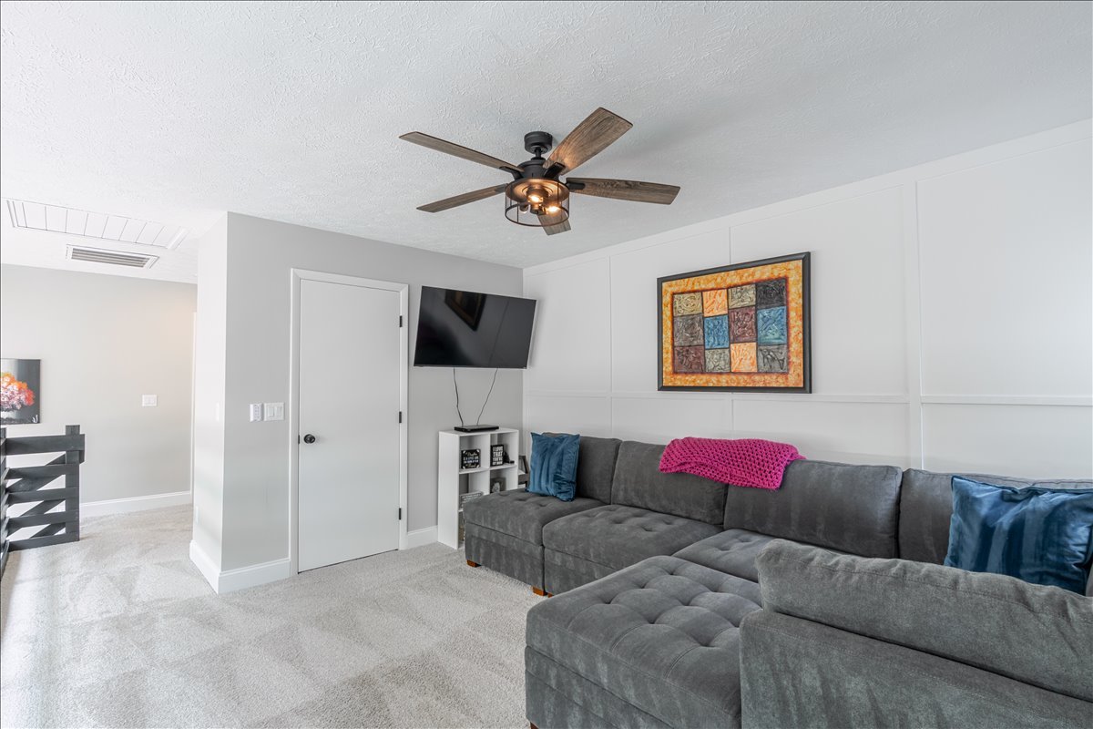 6 Kenfield Circle, Bloomington, IL 61704