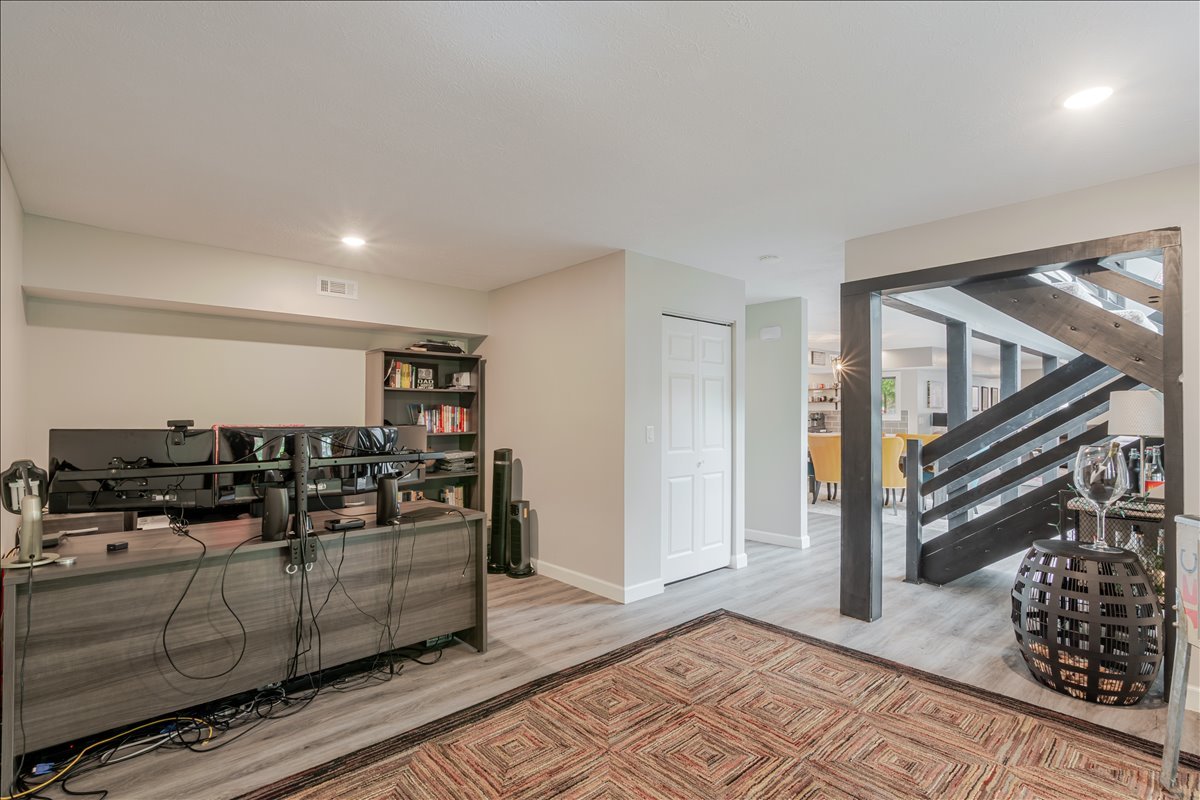 6 Kenfield Circle, Bloomington, IL 61704