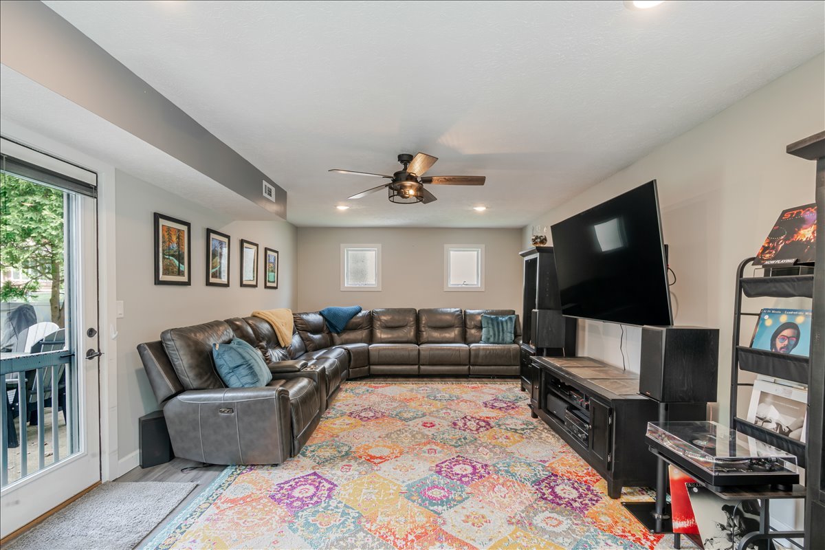 6 Kenfield Circle, Bloomington, IL 61704