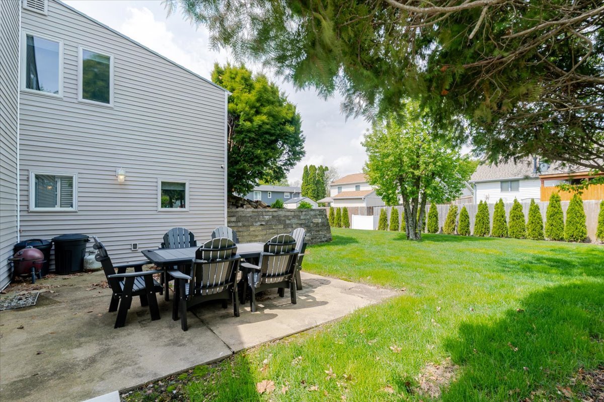 6 Kenfield Circle, Bloomington, IL 61704