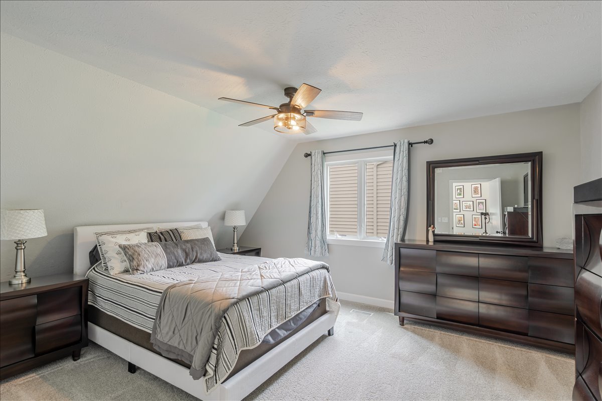 6 Kenfield Circle, Bloomington, IL 61704