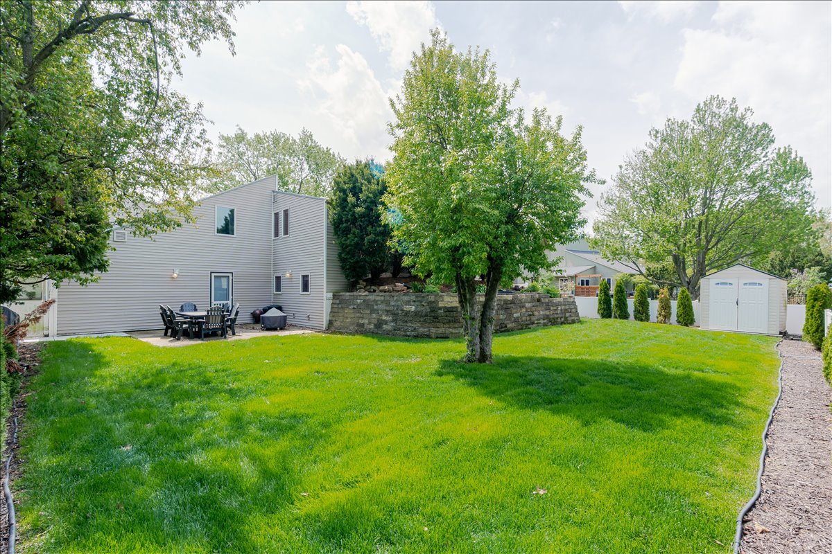 6 Kenfield Circle, Bloomington, IL 61704