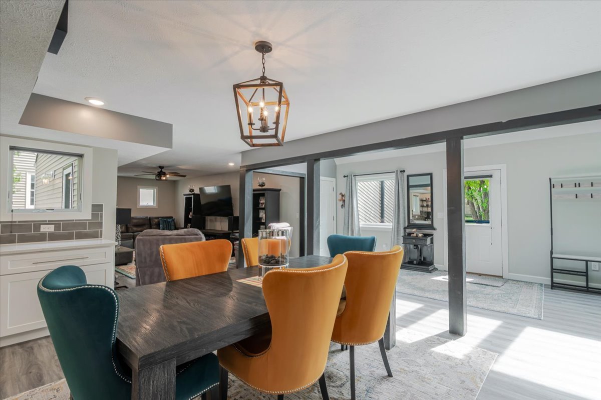 6 Kenfield Circle, Bloomington, IL 61704