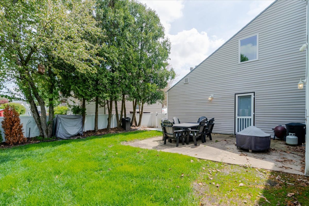 6 Kenfield Circle, Bloomington, IL 61704