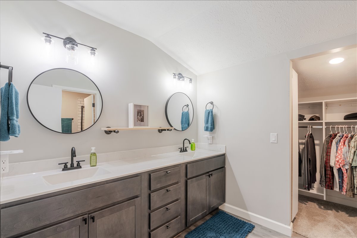 6 Kenfield Circle, Bloomington, IL 61704