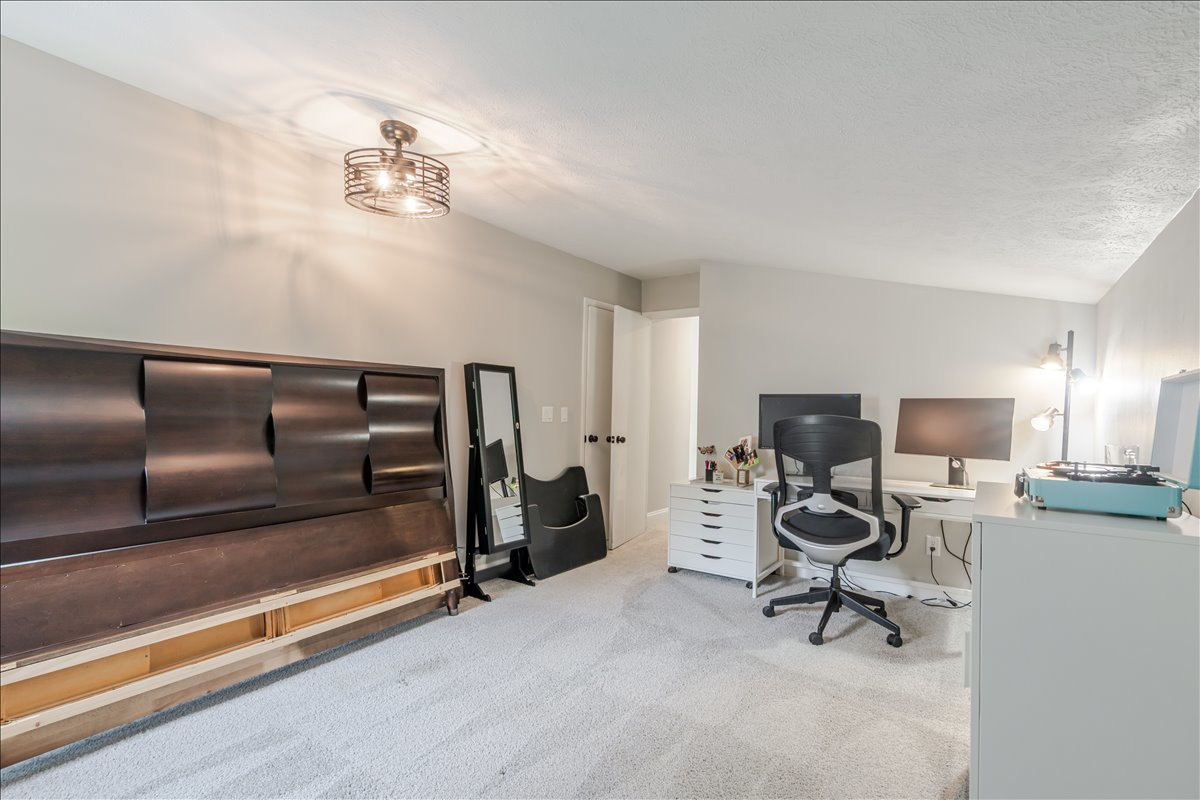 6 Kenfield Circle, Bloomington, IL 61704