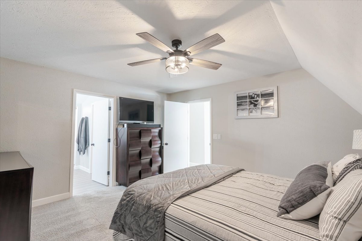 6 Kenfield Circle, Bloomington, IL 61704