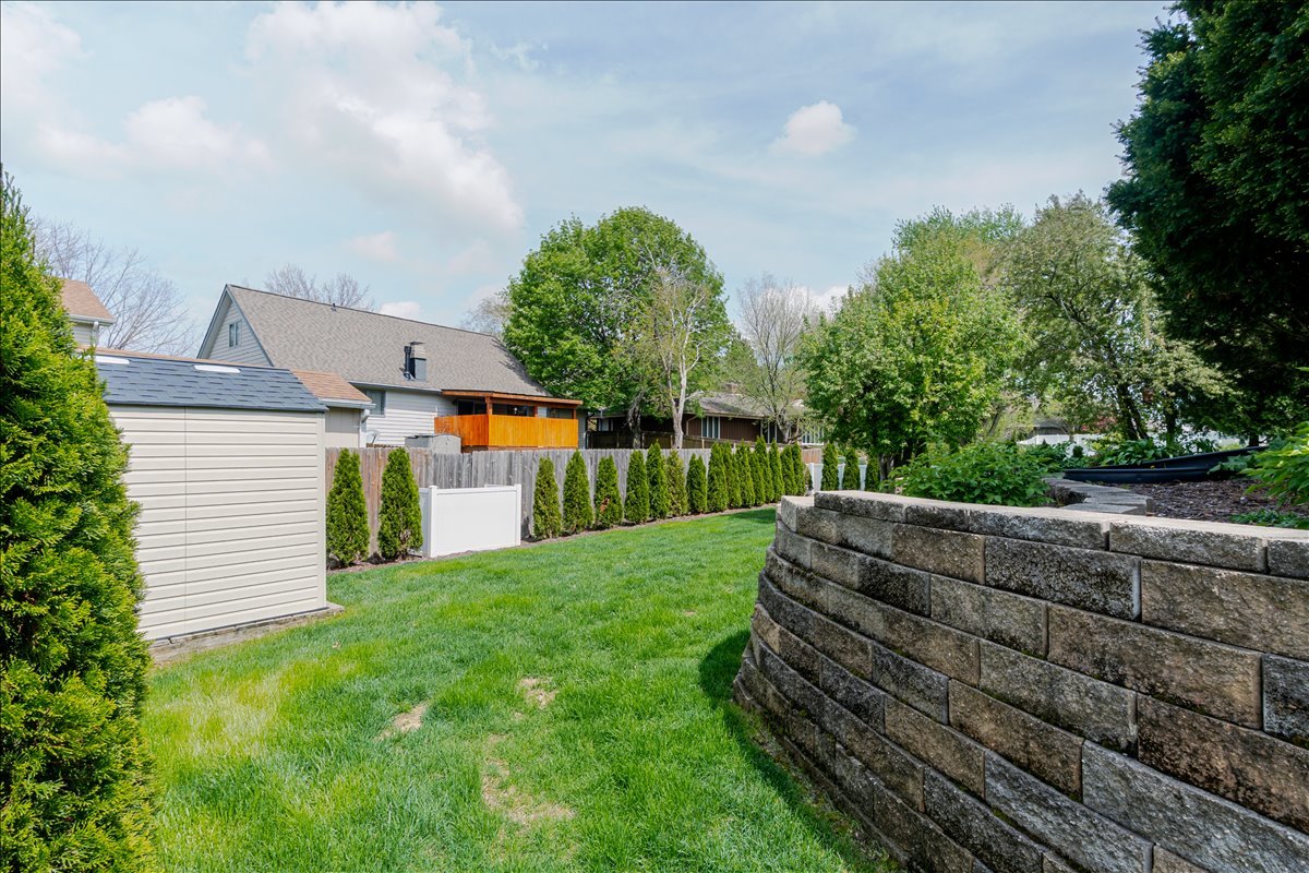 6 Kenfield Circle, Bloomington, IL 61704