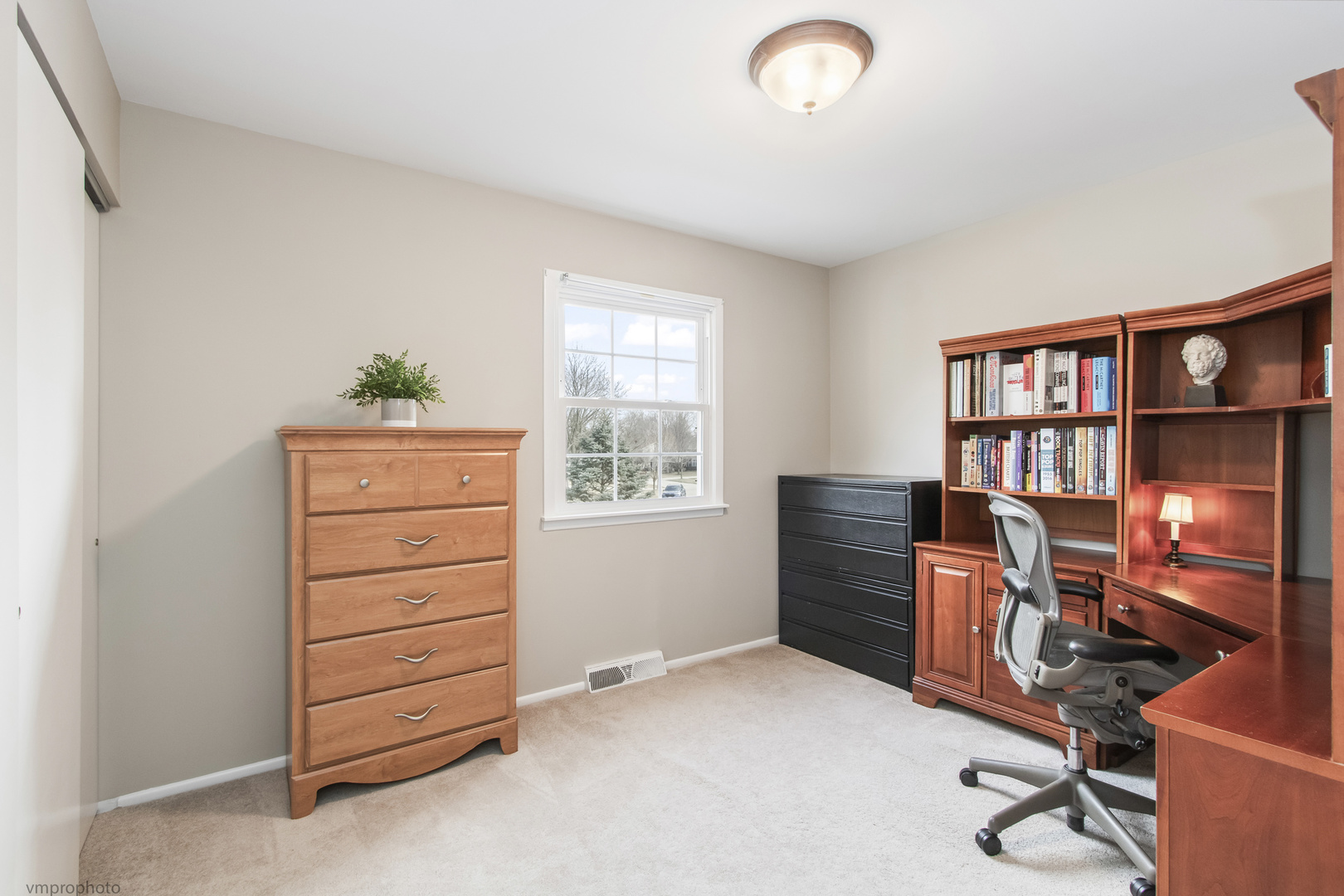 913 Warwick Lane, Libertyville, IL 60048