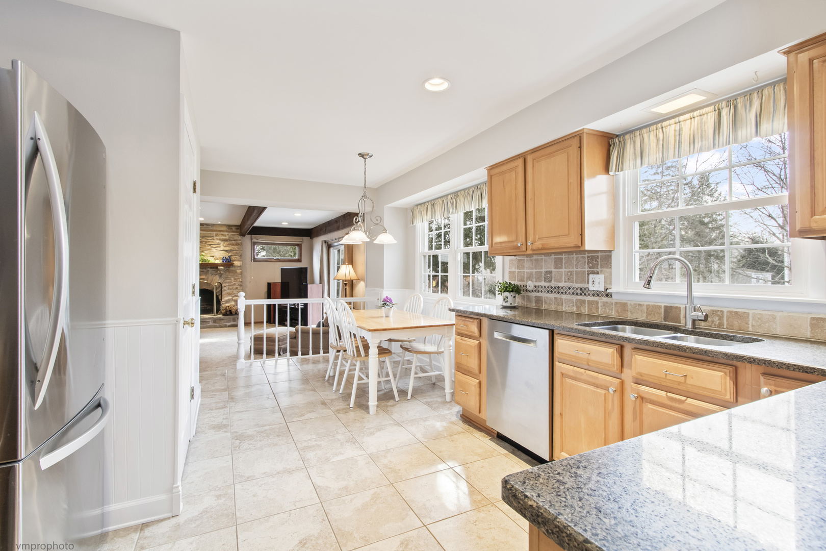 913 Warwick Lane, Libertyville, IL 60048