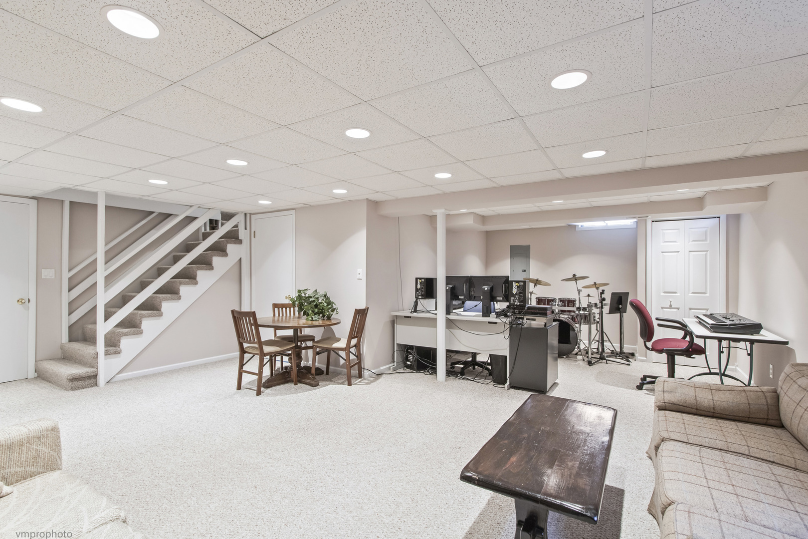 913 Warwick Lane, Libertyville, IL 60048