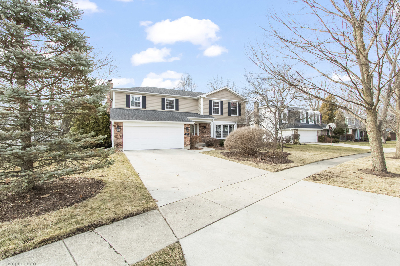 913 Warwick Lane, Libertyville, IL 60048
