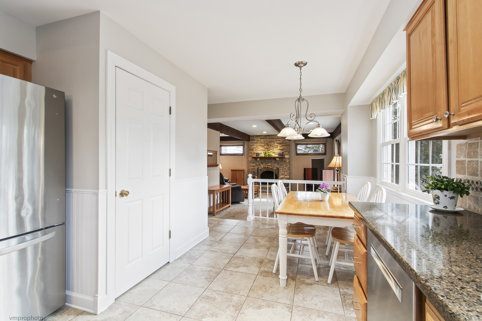 913 Warwick Lane, Libertyville, IL 60048