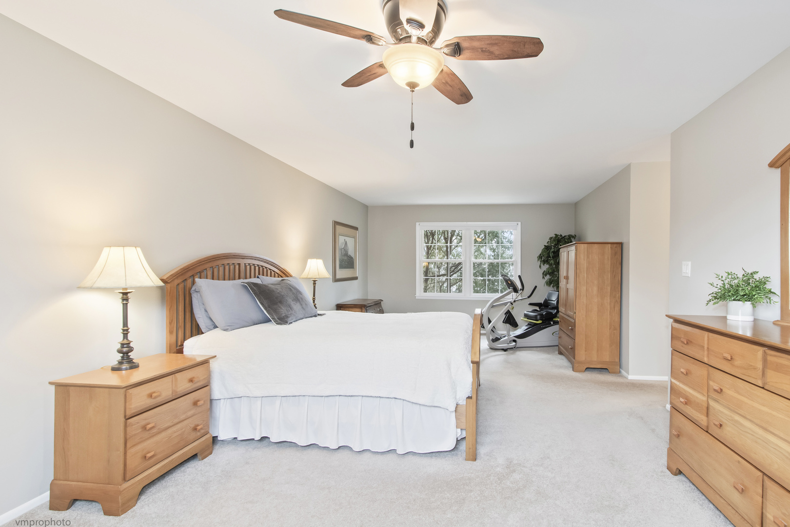 913 Warwick Lane, Libertyville, IL 60048