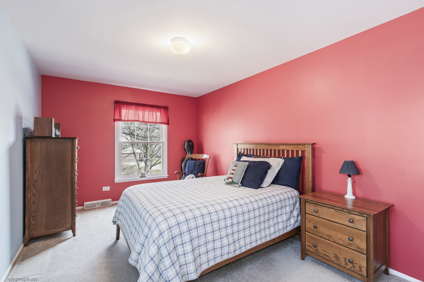 913 Warwick Lane, Libertyville, IL 60048