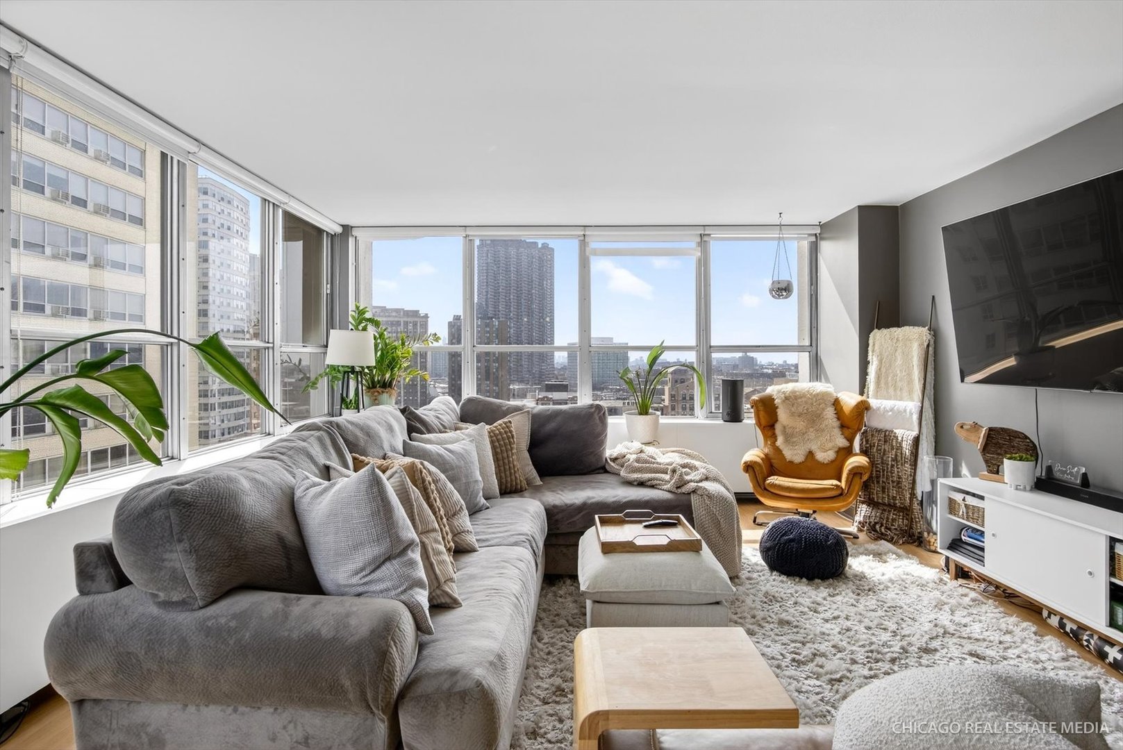 655 W IRVING PARK Road #1101, Chicago, IL 60613