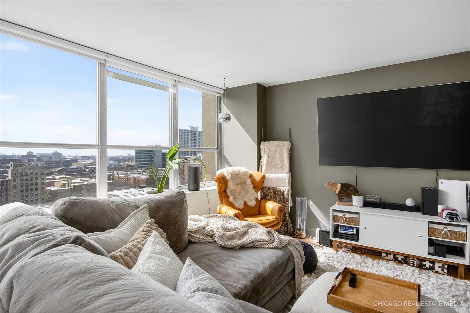 655 W IRVING PARK Road #1101, Chicago, IL 60613