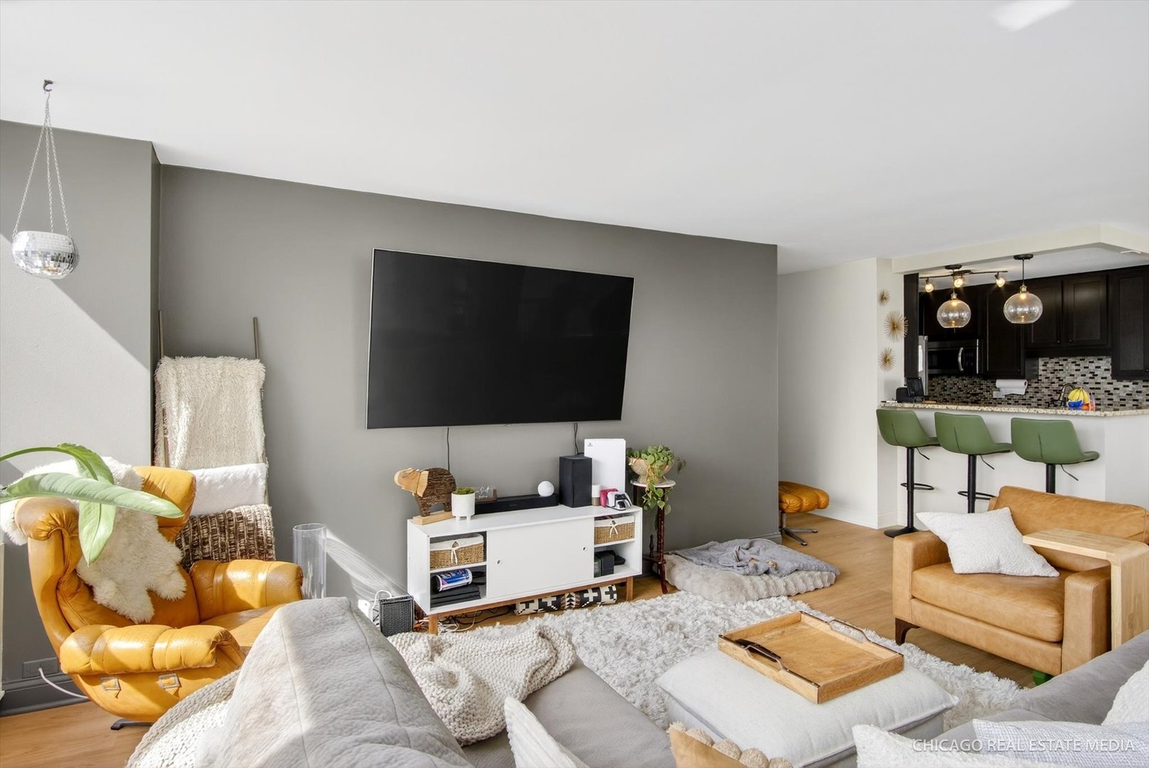 655 W IRVING PARK Road #1101, Chicago, IL 60613