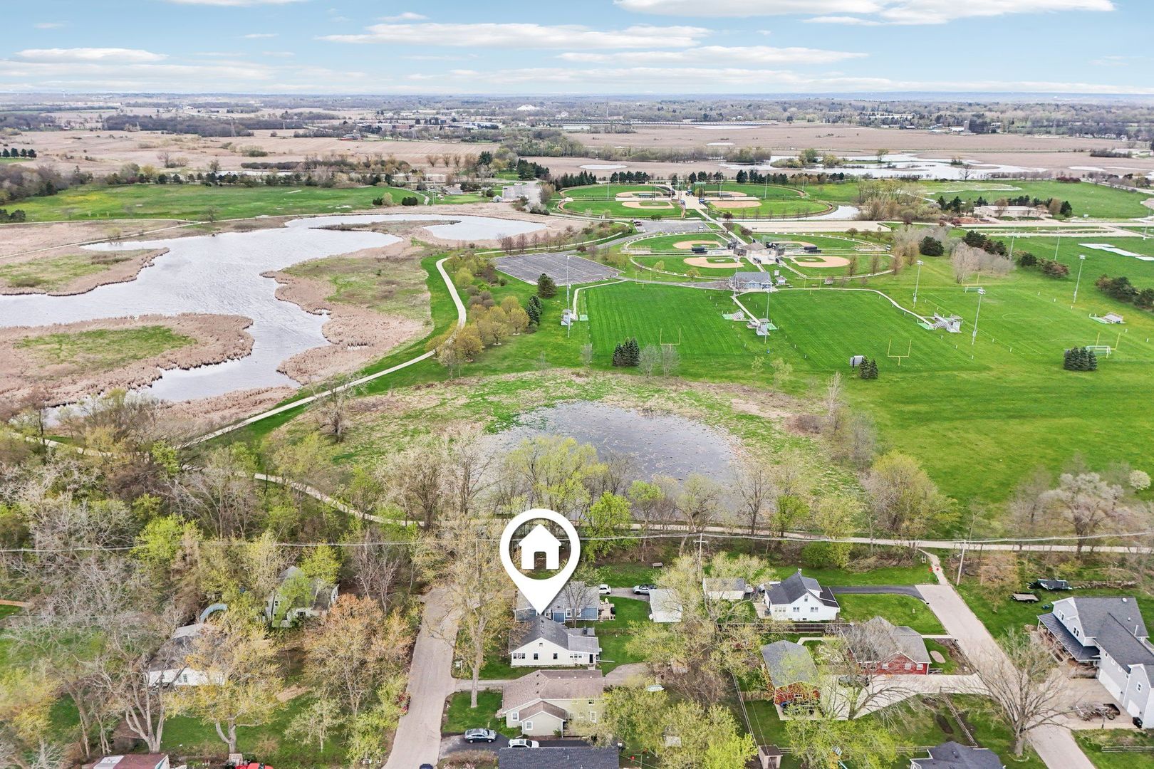 105 Edgewood Avenue, Crystal Lake, IL 60014