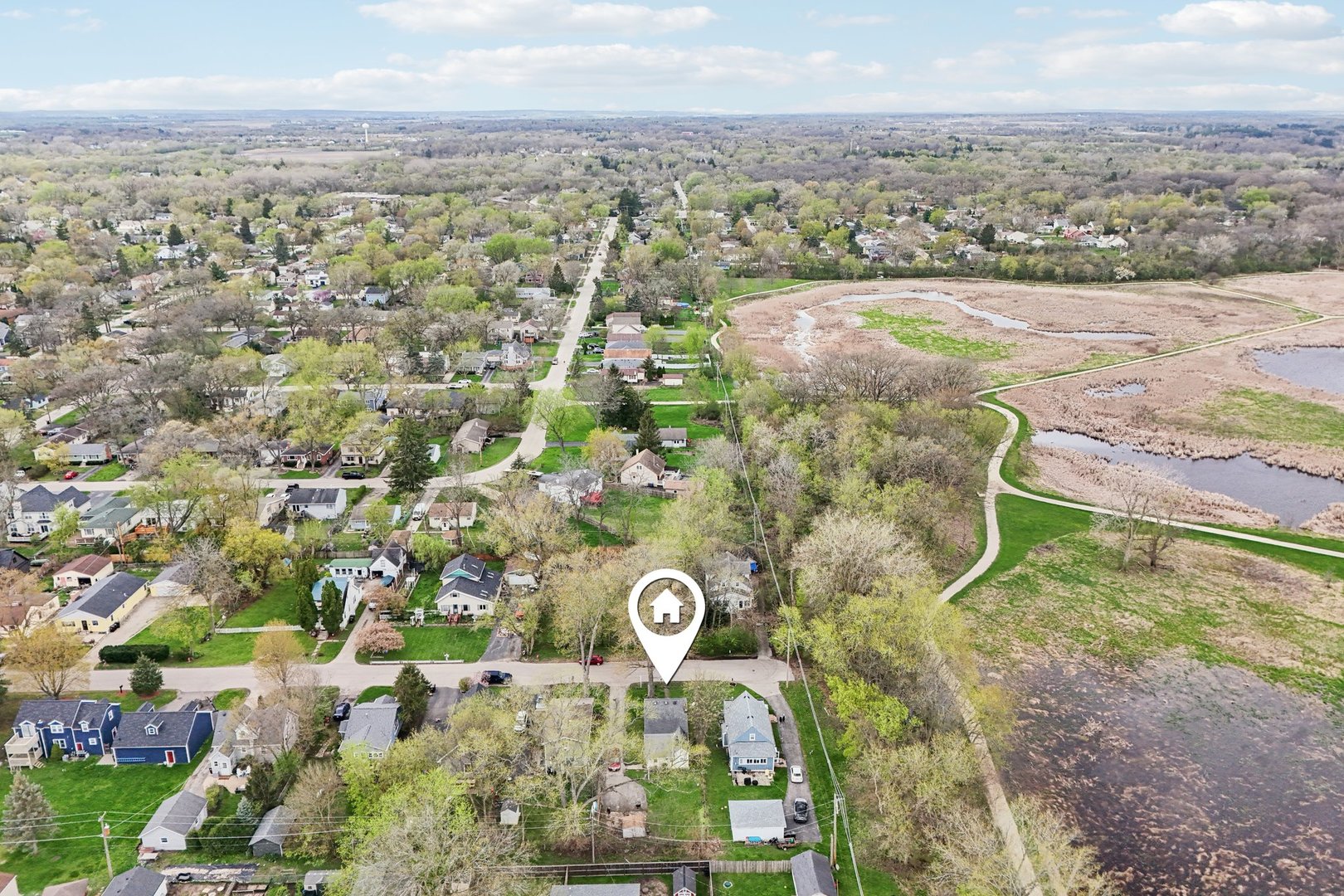 105 Edgewood Avenue, Crystal Lake, IL 60014