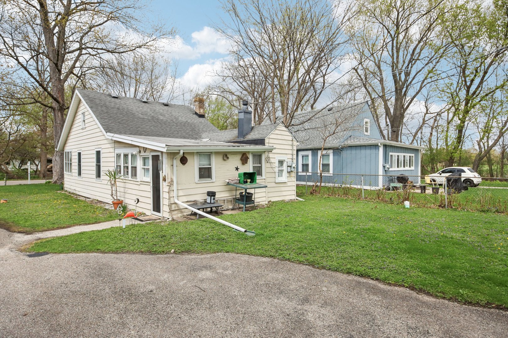 105 Edgewood Avenue, Crystal Lake, IL 60014