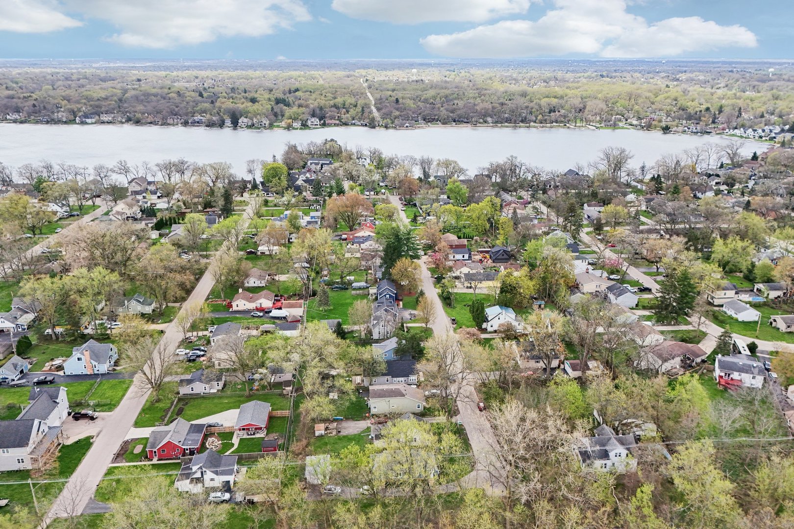 105 Edgewood Avenue, Crystal Lake, IL 60014