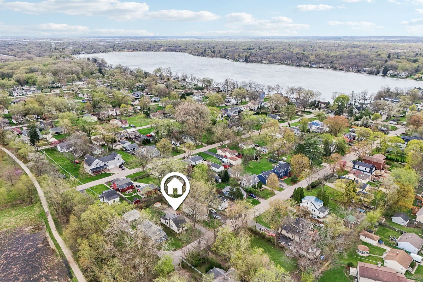 105 Edgewood Avenue, Crystal Lake, IL 60014