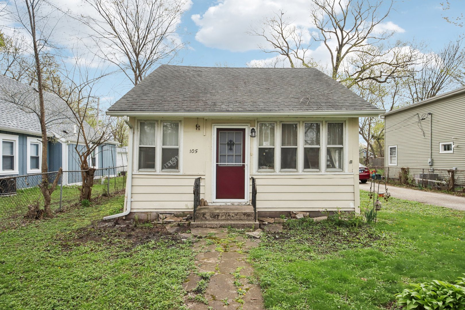 105 Edgewood Avenue, Crystal Lake, IL 60014